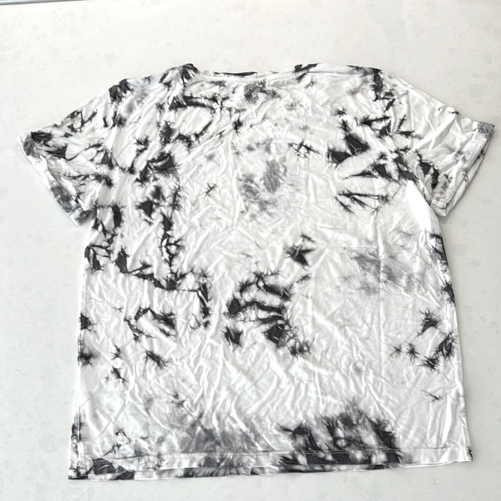 Alice + Olivia Shira Roll Sleeve Tie Dye Tee - Picture 3 of 7